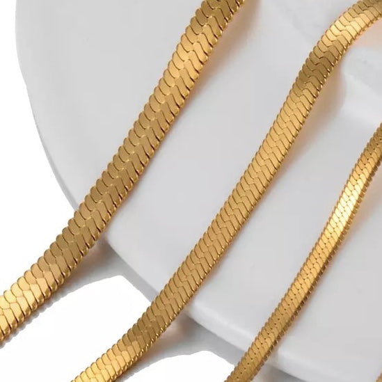 THE CLEO HERRINGBONE SNAKE CHAIN NECKLACE - GOLD