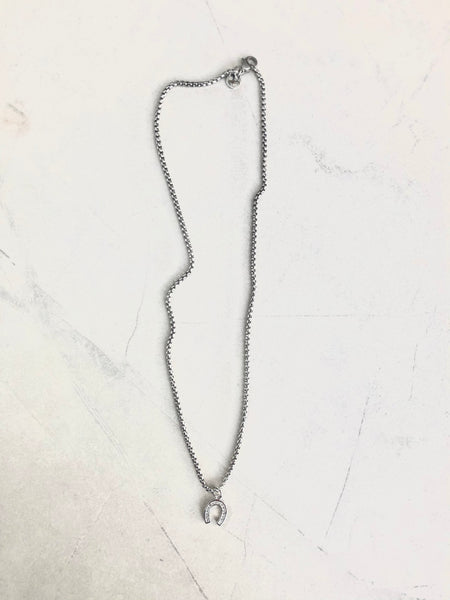 PAVÉ MINI PENDANT NECKLACE - HORSESHOE