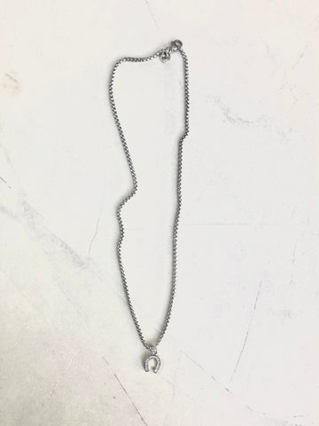 PAVÉ MINI PENDANT NECKLACE - HORSESHOE